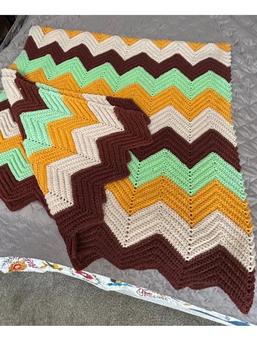 Beautiful vintage handmade crochet blanket. Queen size chevron fall colors box y